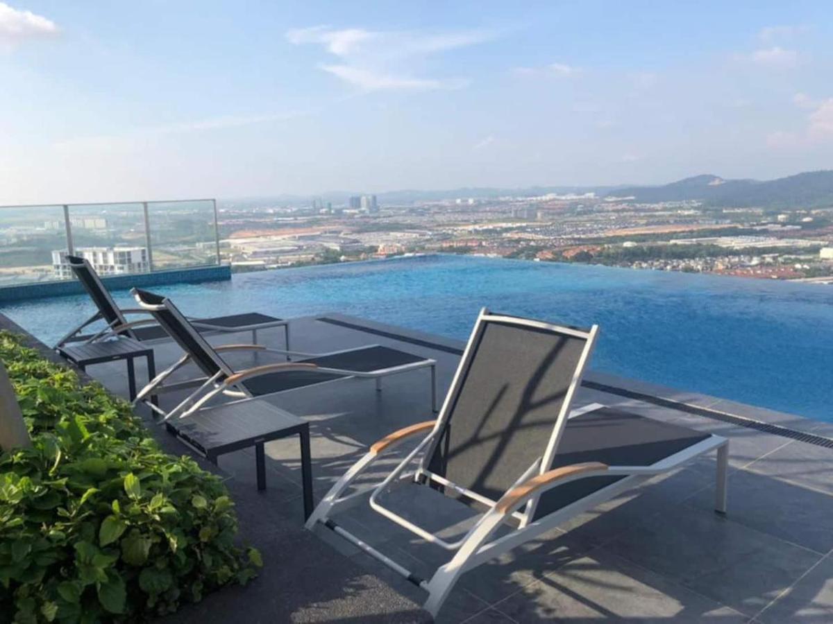 Apartment Sky Pool 4 Star Grade In I-city Shah Alam