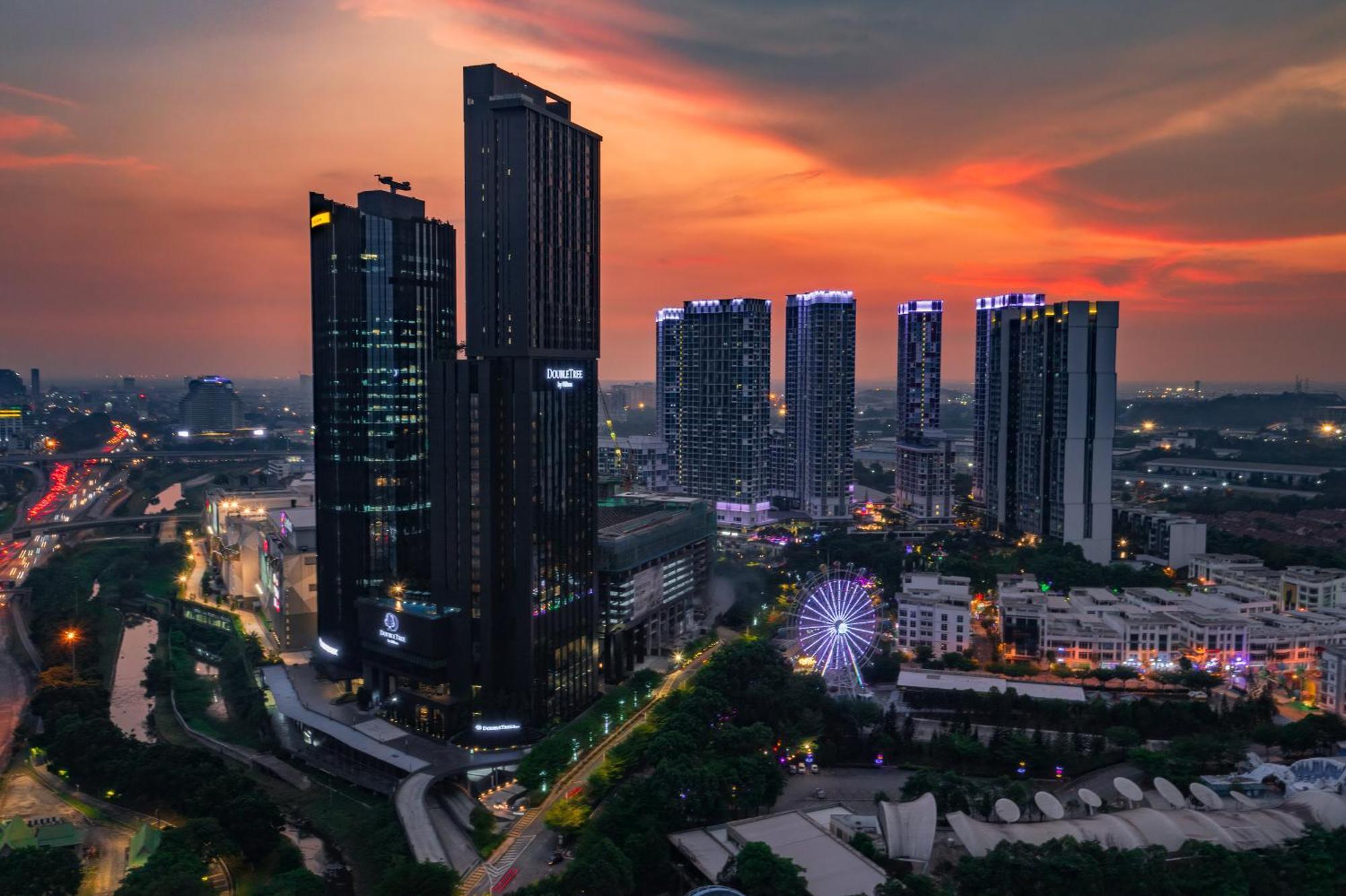 Apartment Sky Pool 4 Star Grade In I-city *